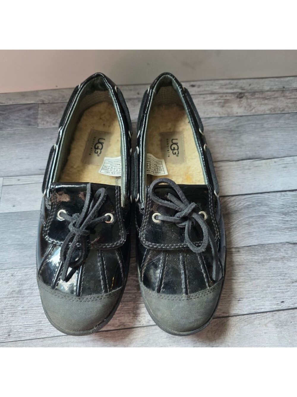 UGG Ashdale Duck Black Patent Leather Womens Shearling-Lined Boat Shoes Size 8